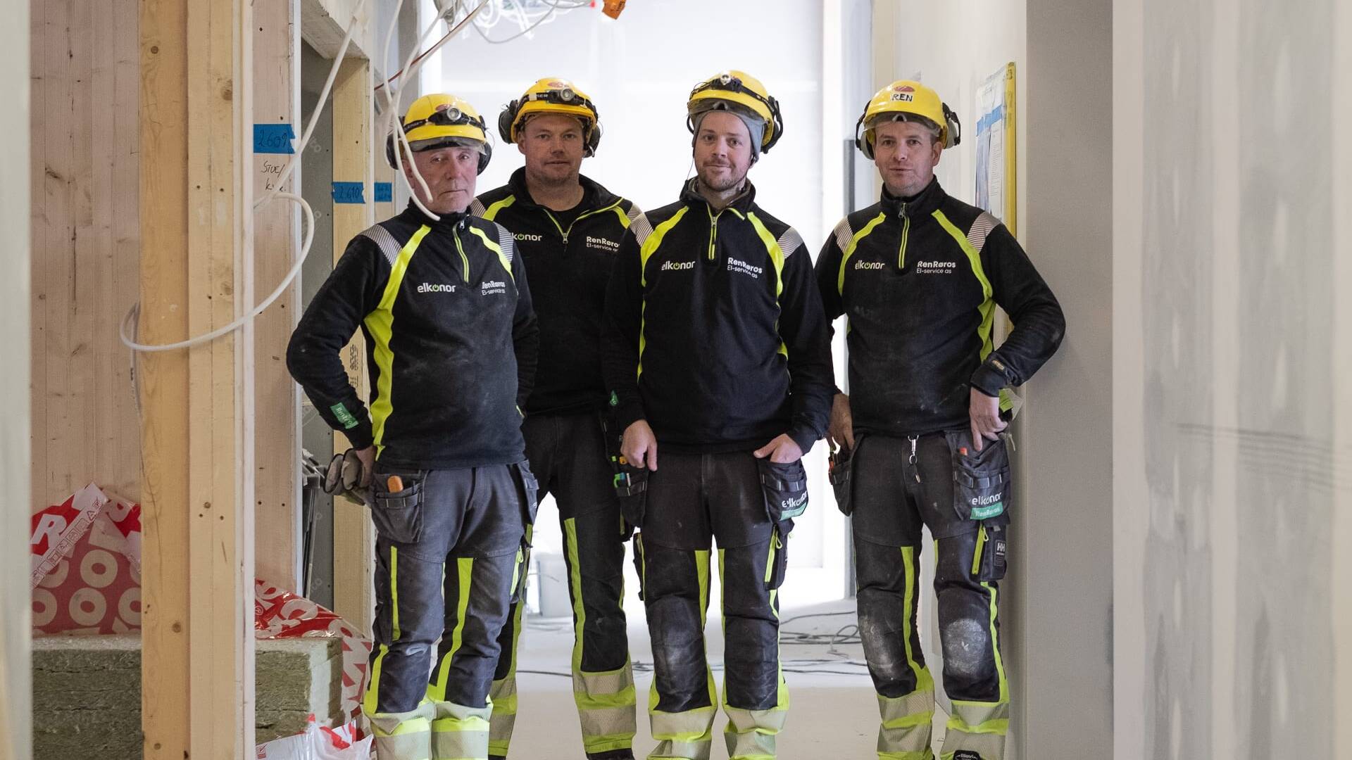 Elektrikere fra Ren Røros El-service står på for fullt i det som skal bli Øverhagaen bo-, helse- og velferdssenter på Røros. Foto: Ren Røros Frontal.