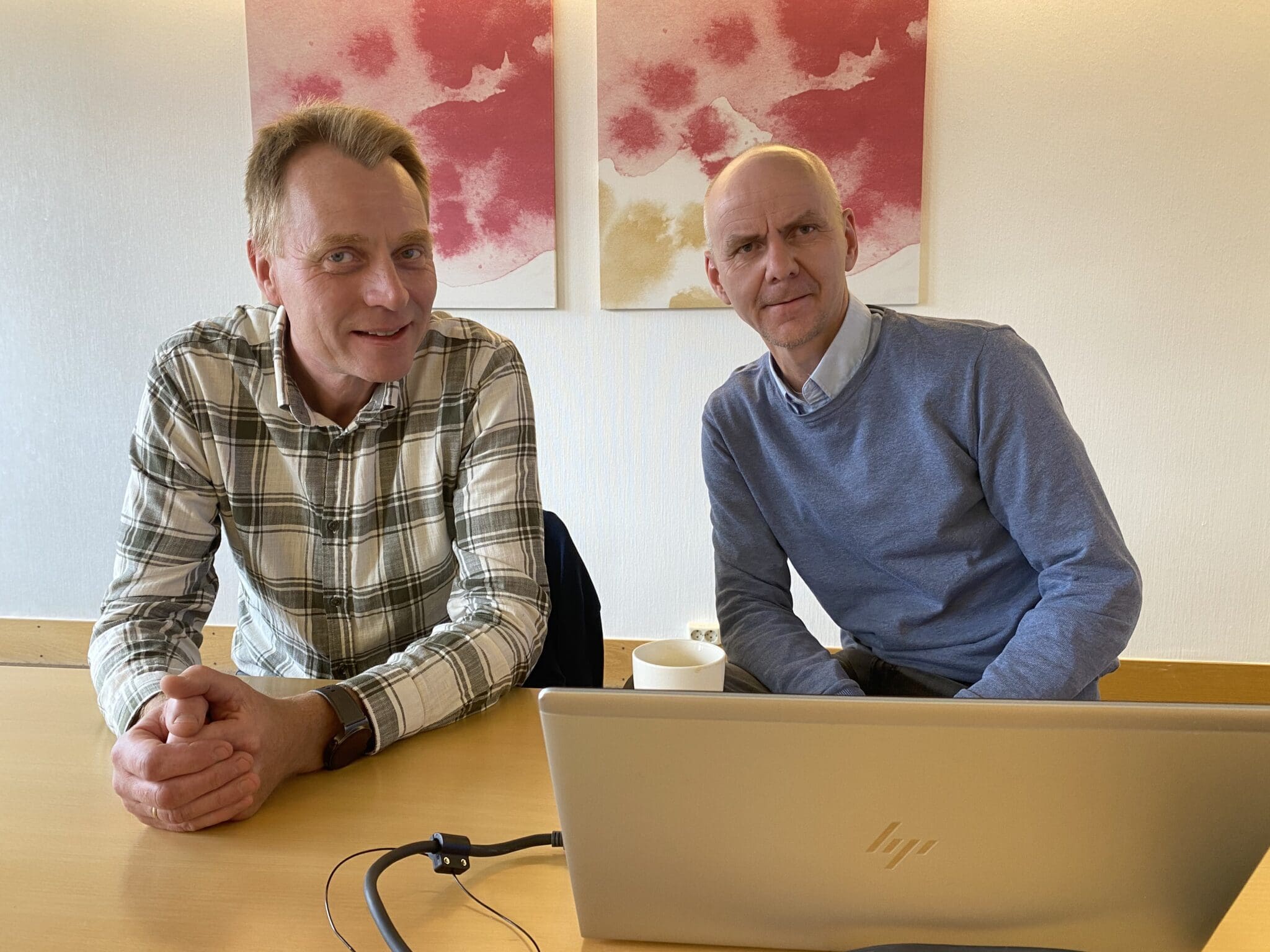 God kjemi: Per Westgård i Ren Røros og Sven Helge Alme i TheVit er stadig på jakt etter nye teknologiske løsninger. Foto: Torgeir Anda/Ren Røros